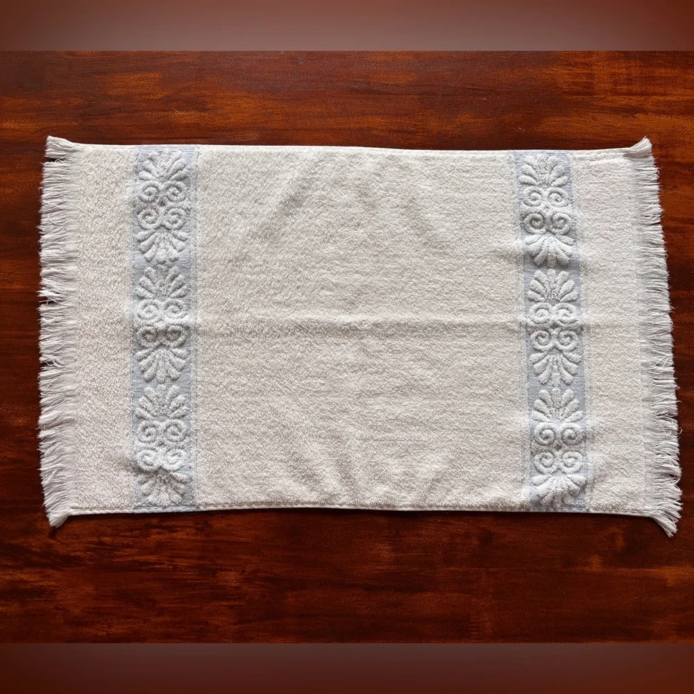 Vintage Cannon Monticello Hand Towel Santa Cruz White Sculpted 26x15